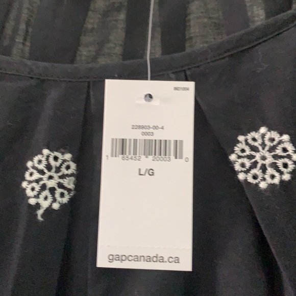 NWT Gap Flutter sleeve blouse w/ eyelet detailing - Picture 2 of 2